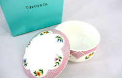 TIFFANY&Co. ティファニー シュガーポット 陶器 花柄 ホワイト ピンク 食器 砂糖入れをお買取りさせて頂きました★