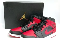 NIKE ナイキ スニーカー AIR JORDAN 1 MID エア ジョーダン 1 ミッド BRED ブレッド 554724-074 レッドをお買取りさせていただきました。