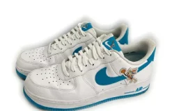 NIKE ナイキ DJ7998-100 Space Players Air Force 1 Low 07 Tune Squad エアフォース1 スニーカー ホワイトをお買取りさせていただきました。