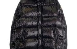 MONCLER EVEREST 41310/50/68950 をお買取りさせていただきました。