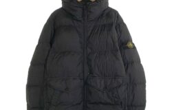 STONE ISLAND GARMENT DYED CRINKLE REPS R-NYLON DOWN 811540723 10/2023 をお買取りさせていただきました。
